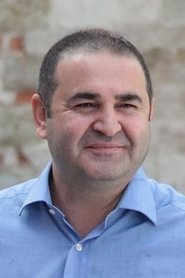 Şafak Sezer portrait