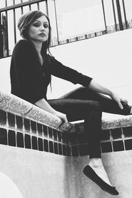 Mackenzie Leigh portrait