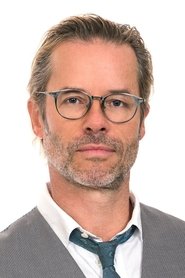 Guy Pearce portrait