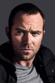 Sullivan Stapleton portrait