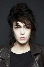Adrienne Pauly portrait