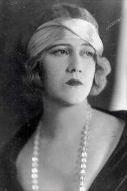 Maude Wayne portrait