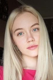 Kseniya Simonova portrait