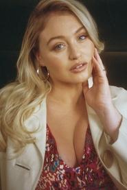 Iskra Lawrence portrait