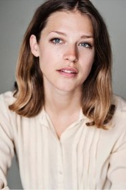 Emma Louise Saunders portrait