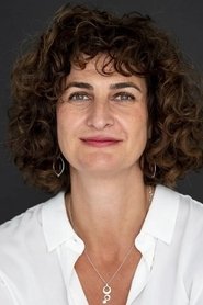 Pelin Esmer portrait