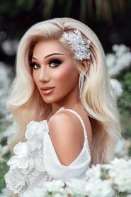 Plastique Tiara portrait