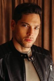 Román Reyes portrait