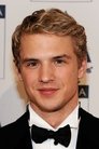 Freddie Stroma photo