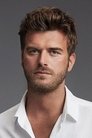 Kıvanç Tatlıtuğ photo